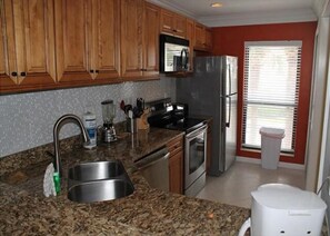 Refrigerador, microondas, parrilla de estufa y lavavajillas 