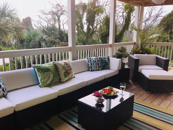 Hus - flere senge - balkon - delvis havudsigt | Balkon