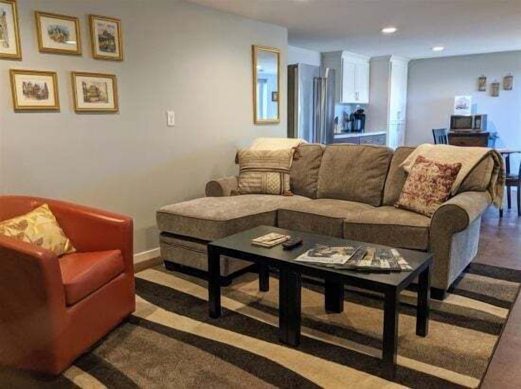 Flat-screen TV, fireplace, Netflix, DVD player