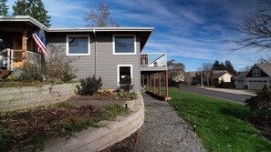 Exterior - Seventh Haven: A king suite in the heart of Dundee (Dundee)