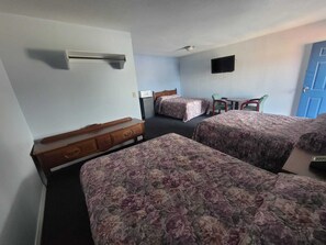 3 Full Beds with Kitchenette Non-Smoking | Desk, iron/ironing board, free WiFi, bed sheets