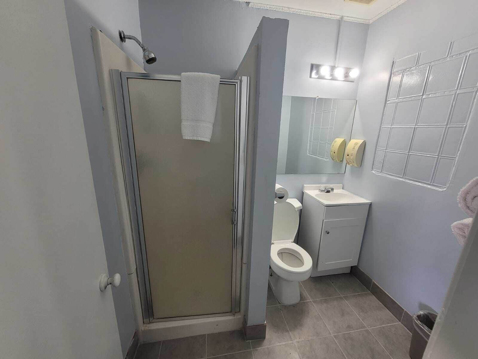 3 Full Beds with Kitchenette Non-Smoking | Bathroom | Free toiletries, towels, soap, shampoo