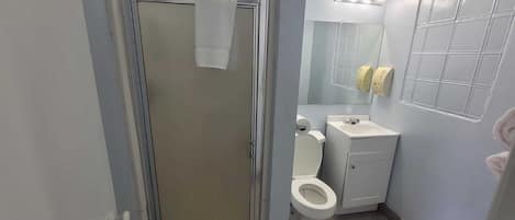 3 Full Beds with Kitchenette Non-Smoking | Bathroom | Free toiletries, towels, soap, shampoo