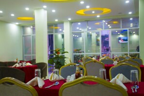 Tägliches inbegriffenes kontinentales Frühstück