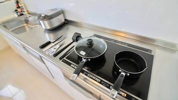 冰箱、微波炉、炉灶、厨具/餐具