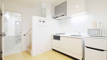 Fridge, microwave, stovetop, cookware/dishes/utensils