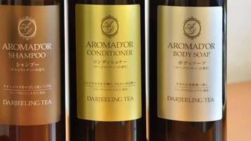 Banyera, assecador de cabells i tovalloles