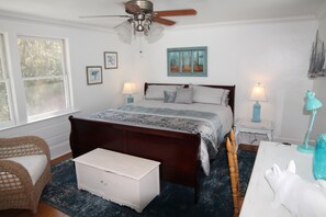 Huis, meerdere bedden, open haard, uitzicht op rivier