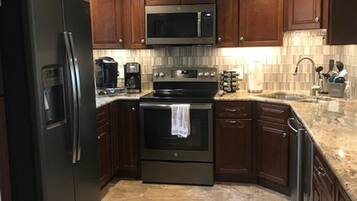 Condo, Multiple Beds, Balcony, Ocean View | Private kitchen | Fridge, microwave, stovetop, dishwasher