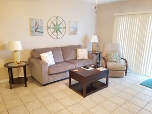 Condo, Multiple Beds, Hot Tub, Ocean View | Living room
