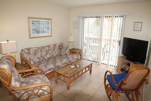 Appartamento, letti multipli, piscina privata, vista giardino | Vista dalla camera