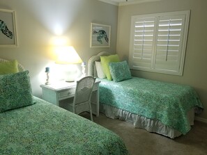 콘도, 침대(여러 개), 발코니, 부분 바다 전망 | 2 개의 침실, 다리미/다리미판, 무료 WiFi, 침대 시트