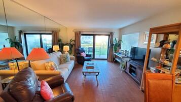 Condo, Multiple Beds, Balcony, Ocean View | Living area | 40-inch TV with cable channels