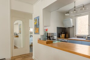 Réfrigérateur, micro-ondes, four, lave-vaisselle