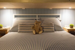 Cabin, 2 Bedrooms, Valley View | Hypo-allergenic bedding, individually decorated, individually furnished - Primrose Farm Holidays (Truro)