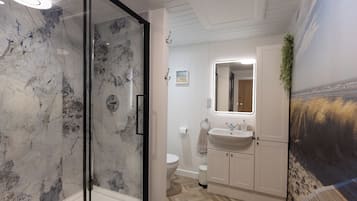 Cabin, 2 Bedrooms, Valley View | Bathroom | Shower, towels, soap, toilet paper