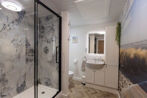 Cabin, 2 Bedrooms, Valley View | Bathroom | Shower, towels, soap, toilet paper - Primrose Farm Holidays (Truro)