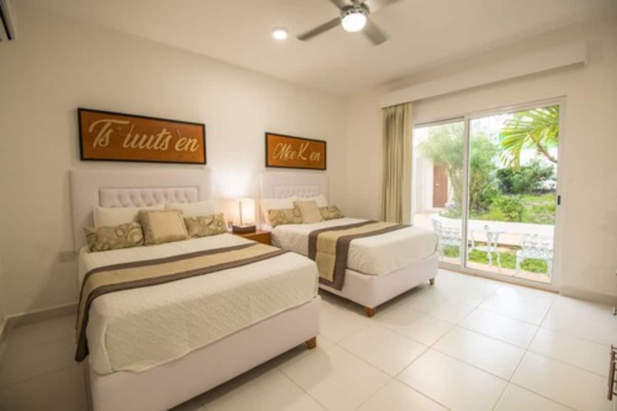 Ropa de cama de alta calidad, minibar, caja fuerte