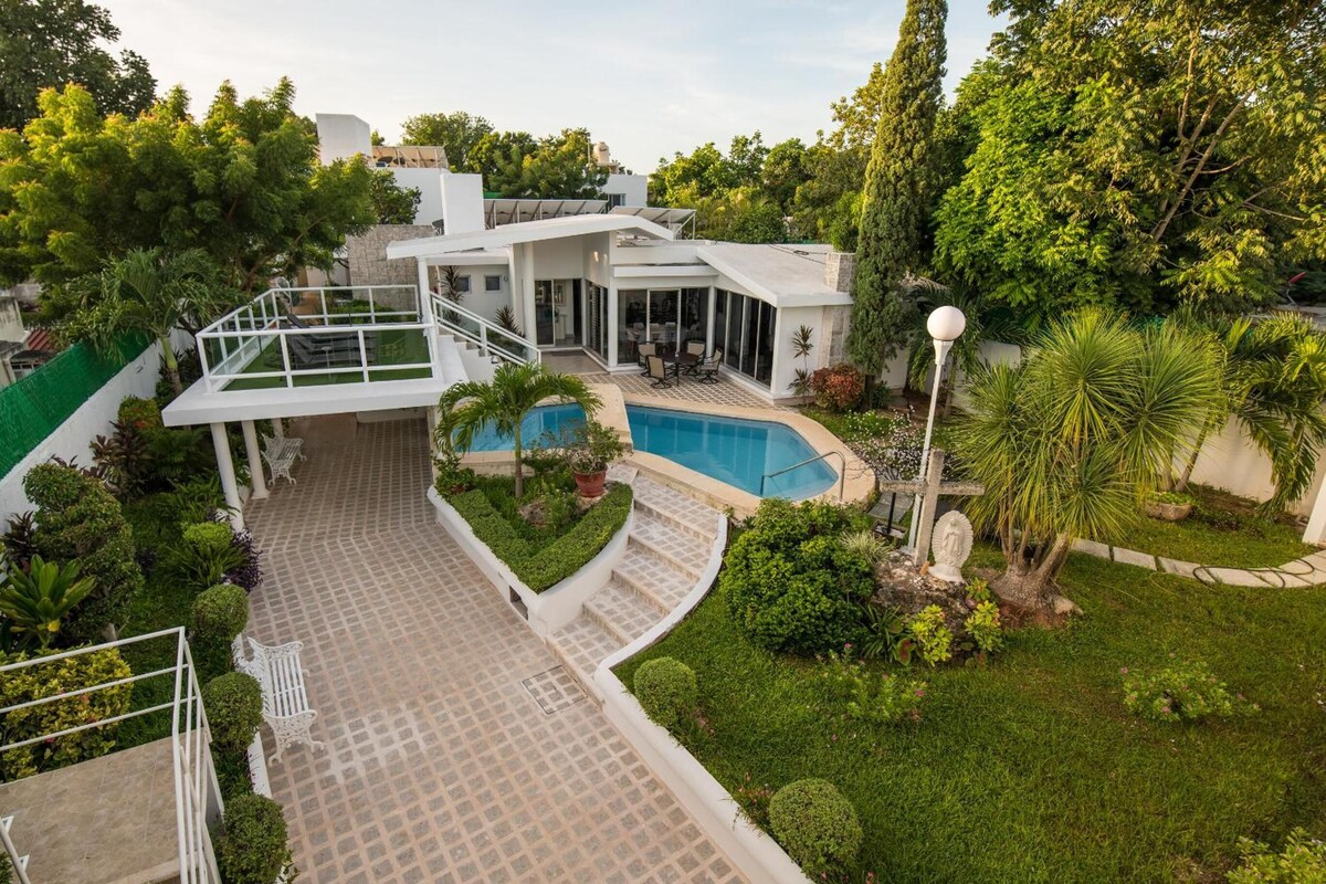 Saastah Hotel Boutique aerial view of pool area
