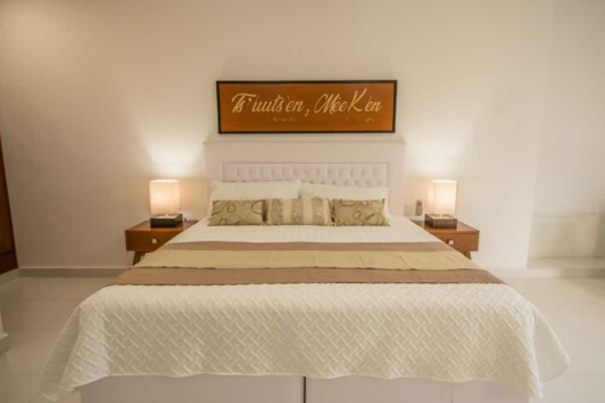 Habitación Deluxe | Ropa de cama de alta calidad, minibar, caja fuerte