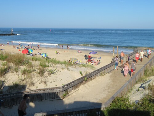 One Block to Beach, No steps to enter, Waterfront Decks
