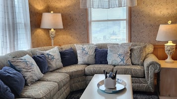 Smart TV, reproductor de DVD, libros y videoteca