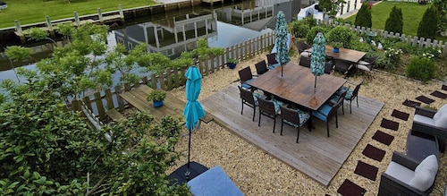 One Block to Beach, No Steps to Enter, Waterfront Fenced in Decks, Sleeps 20