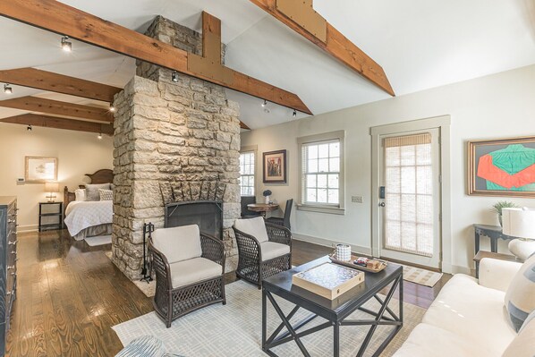 Interior - Carriage House, 7 minutes from downtown Louisville (louisville)