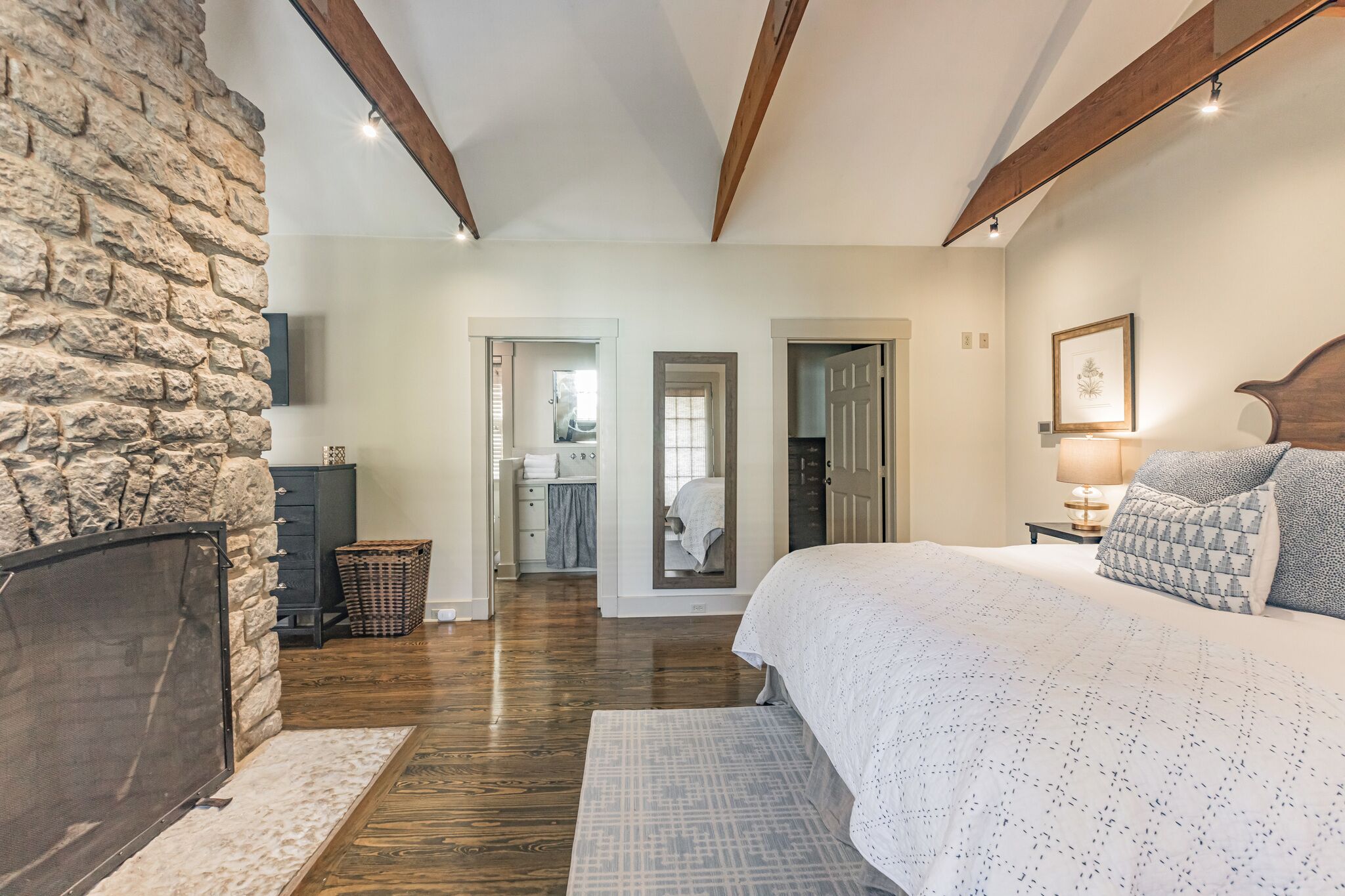 1 bedroom, desk, iron/ironing board, travel crib