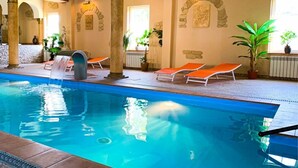 Indoor pool, pool loungers - Hotel & Spa Antyczny Dwór (Glogów Malopolski)