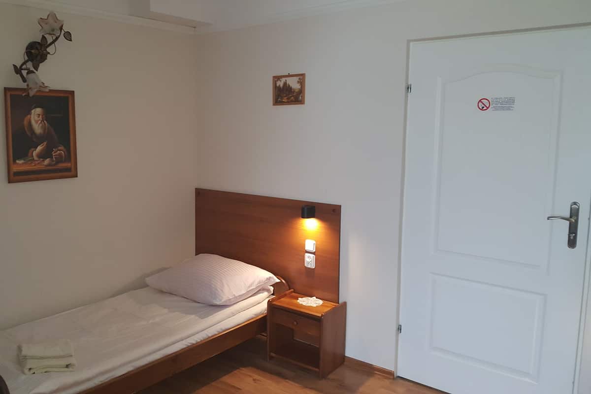Classic Single Room | In-room safe, blackout curtains, iron/ironing board (on request)