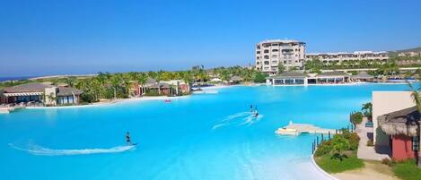 Piscine extérieure, couloir de nage