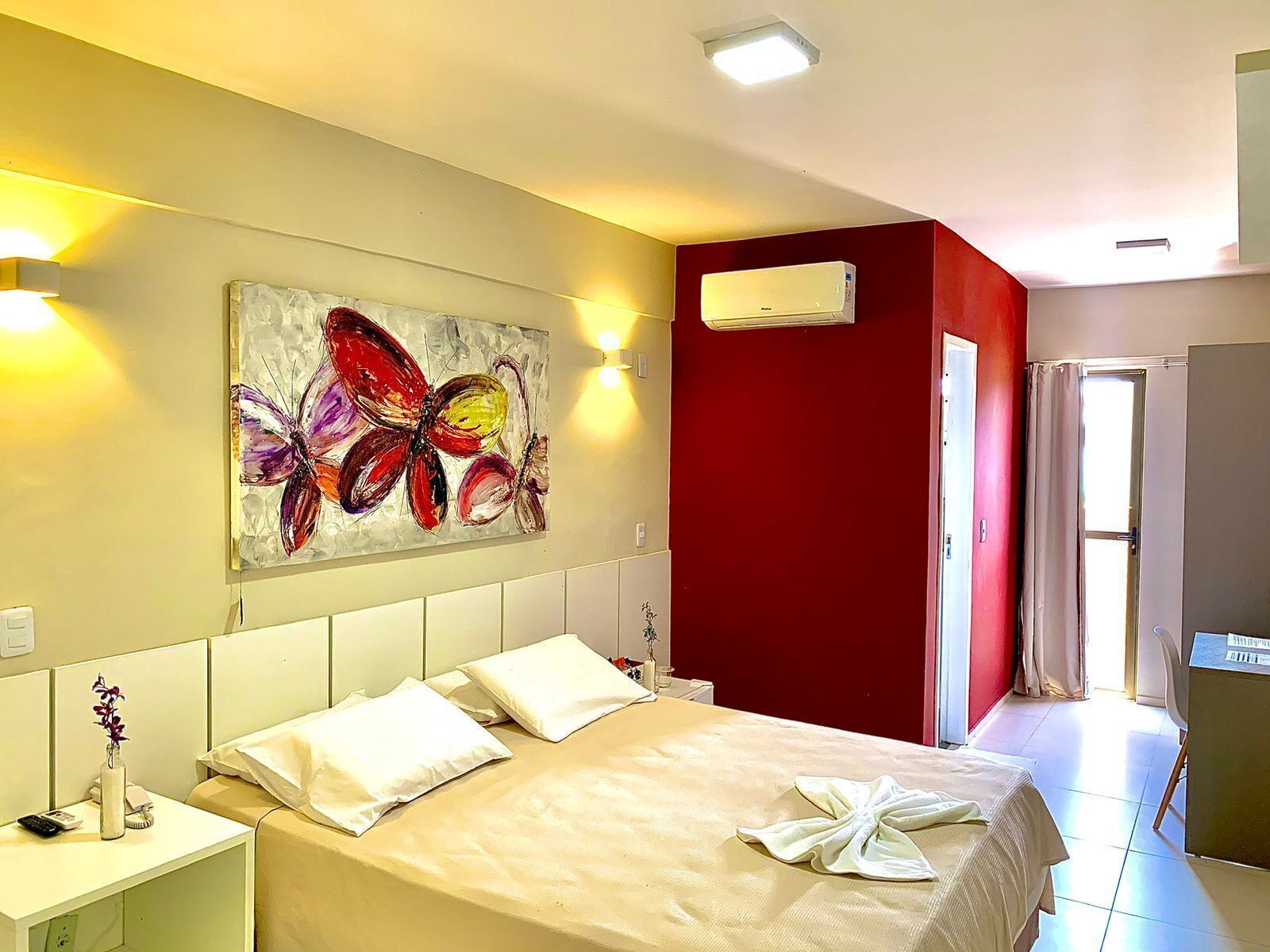 Premium bedding, minibar, individually decorated, individually furnished