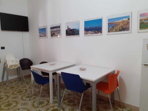 Café da manhã com buffet grátis todos os dias