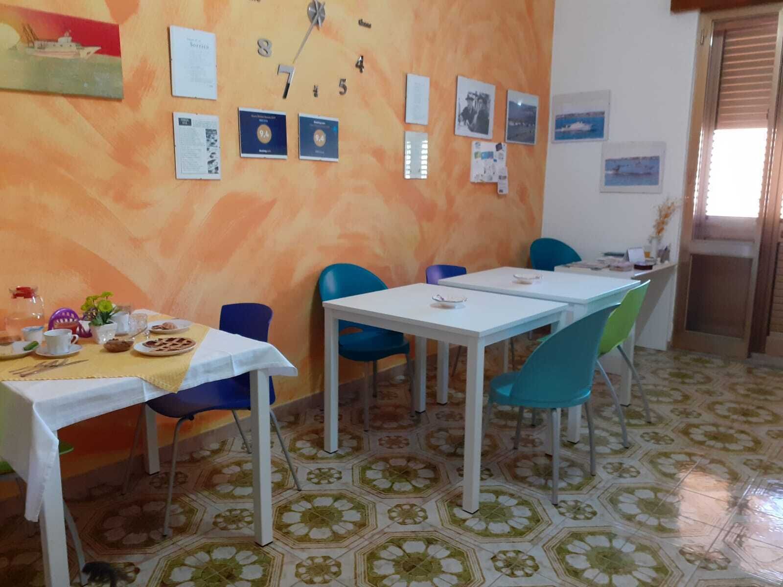 Café da manhã com buffet grátis todos os dias