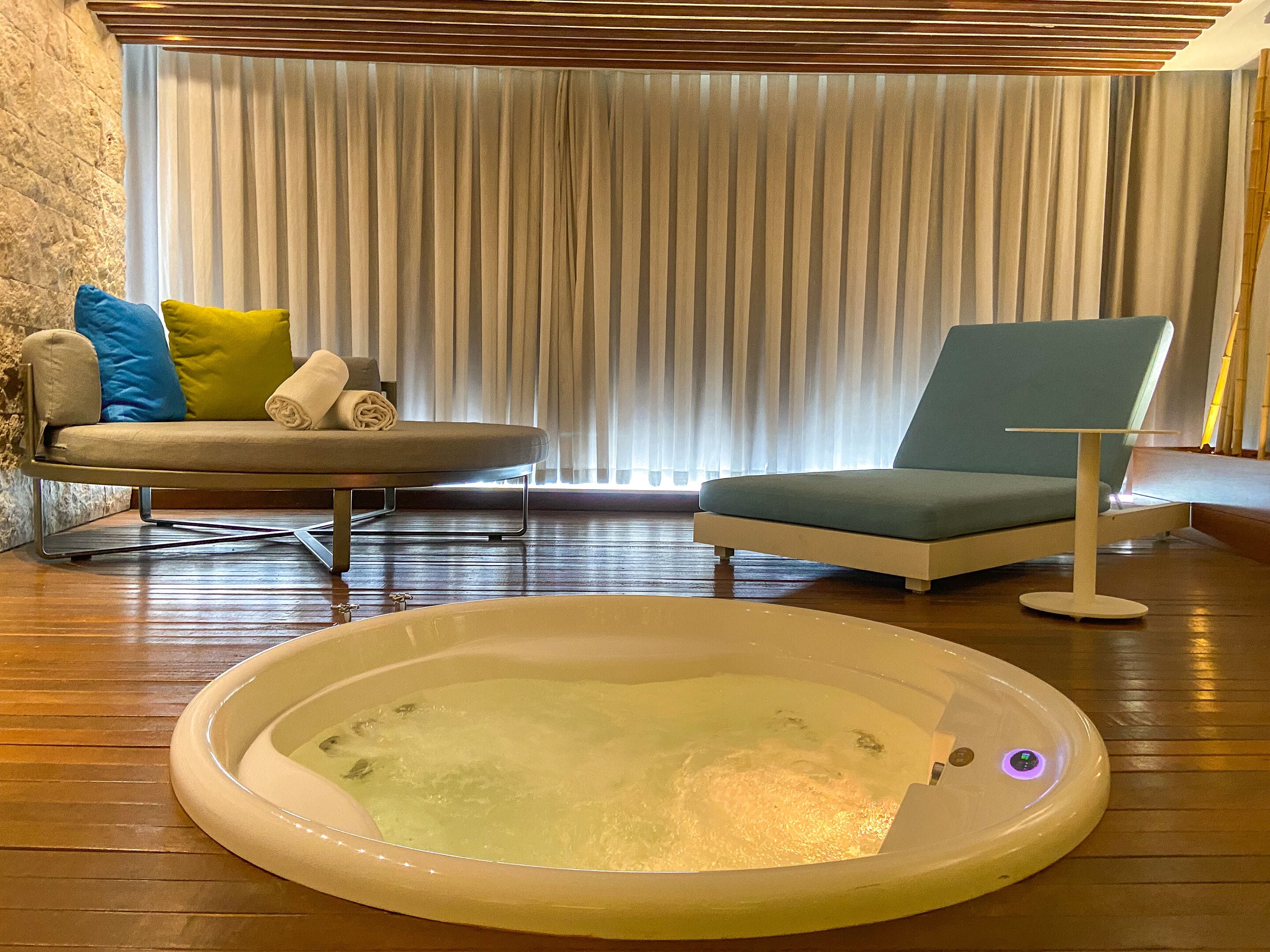 indoor spa tub