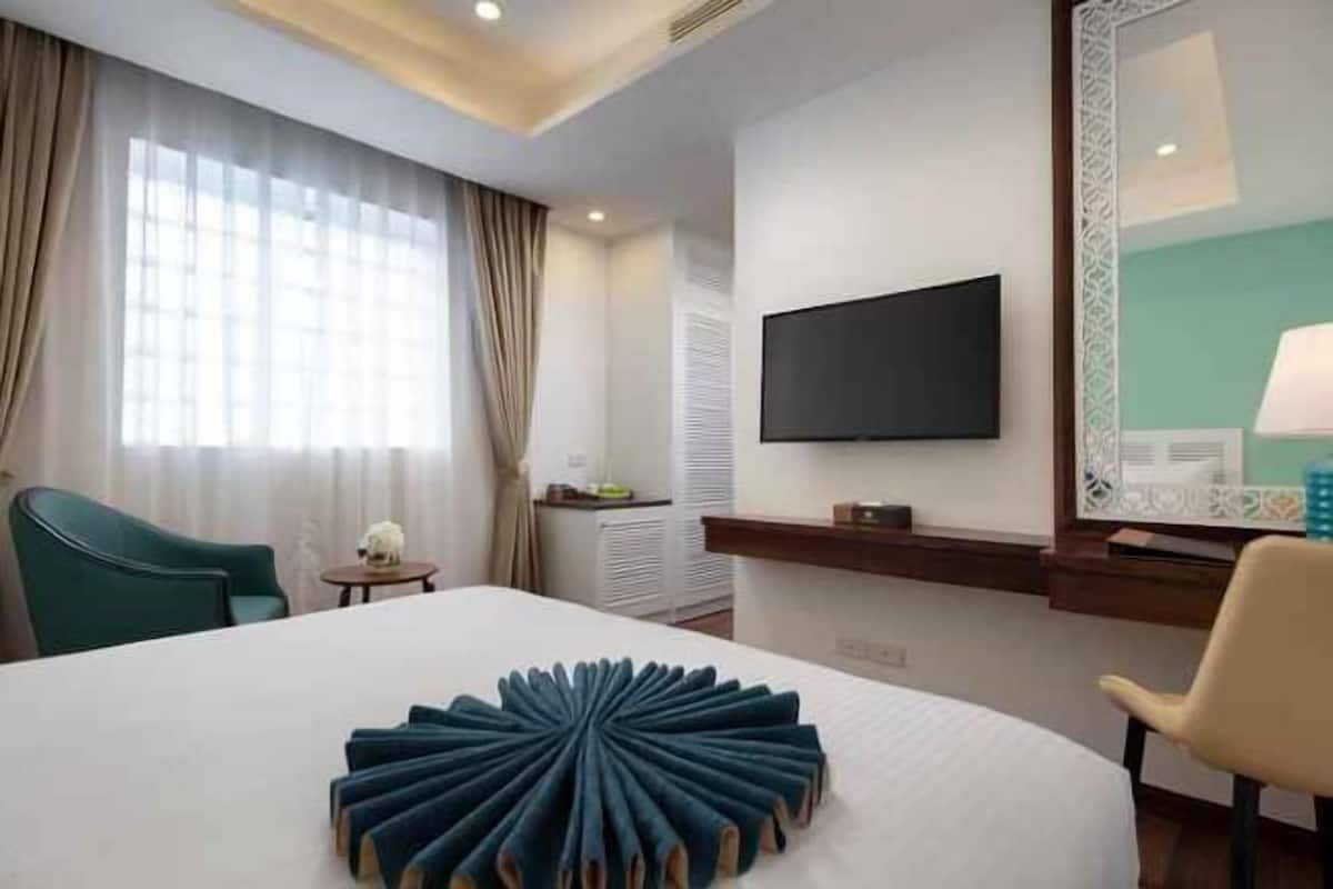 1 bedroom, premium bedding, minibar, in-room safe