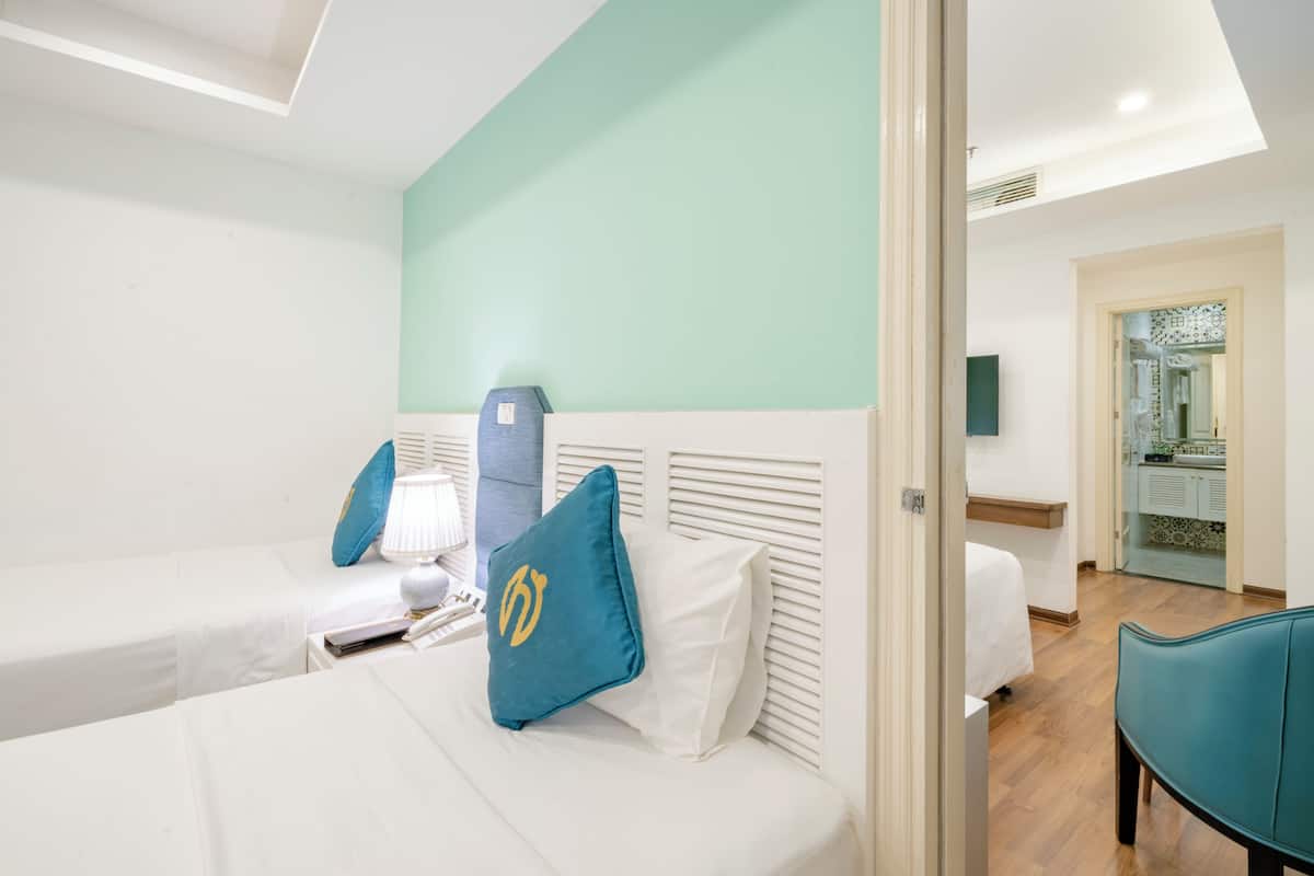 Quarto quádruplo luxo | Roupas de cama premium, frigobar, cofres nos quartos, escrivaninha