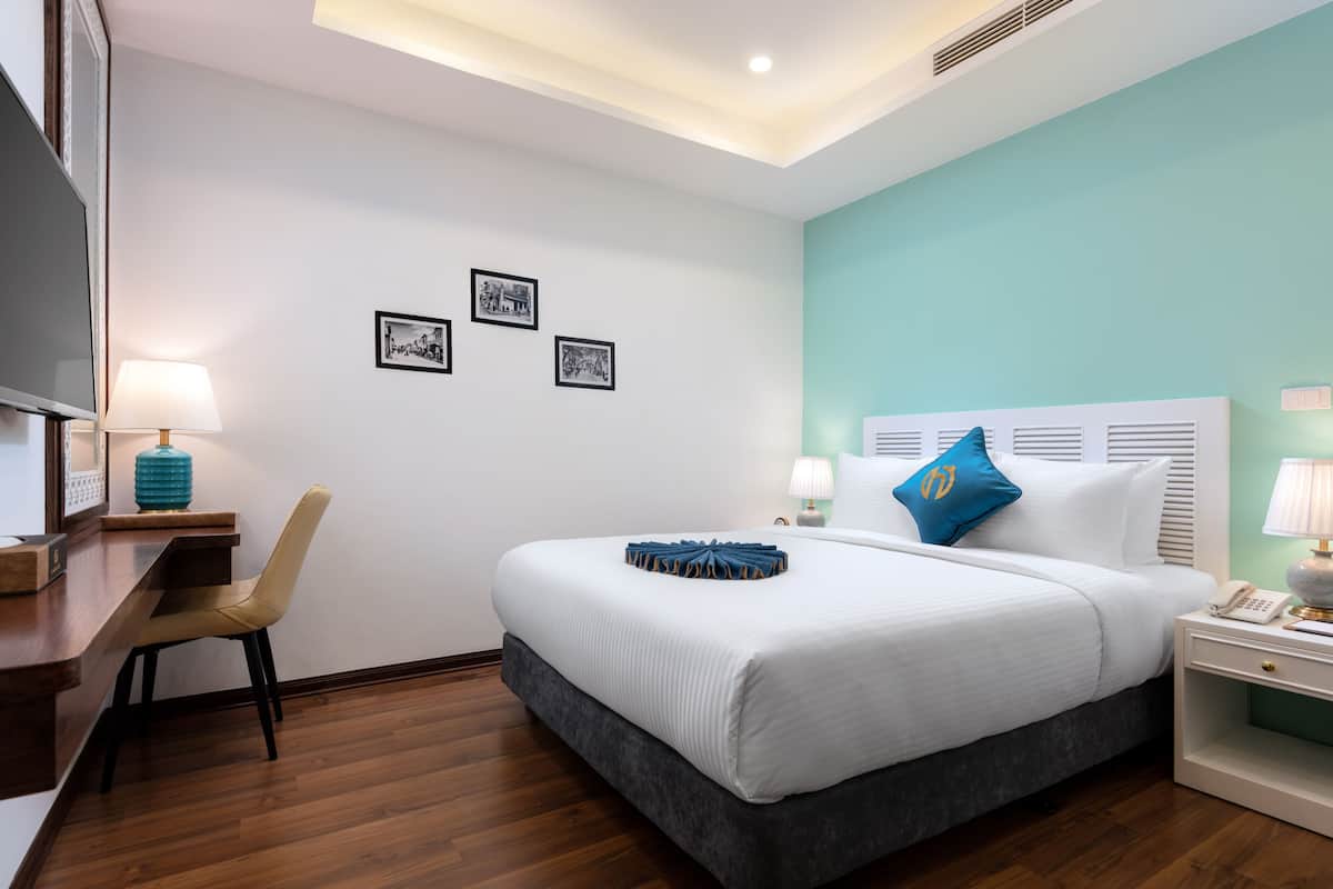 Roupas de cama premium, frigobar, cofres nos quartos, escrivaninha