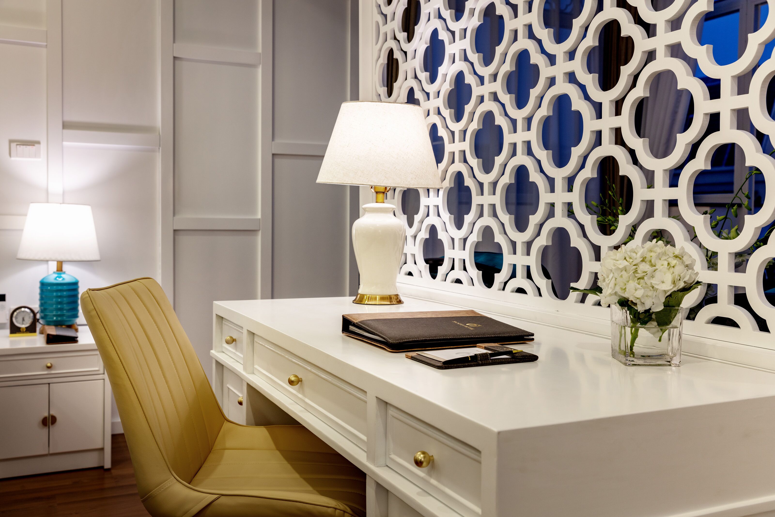 grand studio suite, city view | living area | flat-screen tv