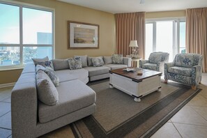 テレビ、DVD プレーヤー