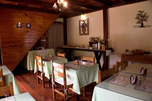 Déjeuner continental gratuit tous les jours