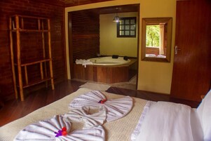 Chalé, banheira de hidromassagem (Bem-Te-Vi) | 1 quarto, frigobar, cortinas blackout, ferros/tábuas de passar roupa