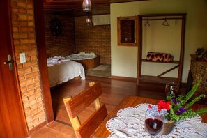 Chalet, Jetted Tub (Beija Flor) | 1 bedroom, minibar, blackout drapes, iron/ironing board - Pousada da Carmen (Itatiaia)