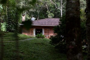 Chalet, Jetted Tub (Bem-Te-Vi) | 1 bedroom, minibar, blackout drapes, iron/ironing board - Pousada da Carmen (Itatiaia)