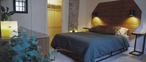 1 bedroom, desk, iron/ironing board, WiFi