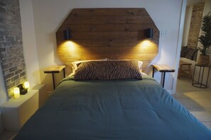 1 habitación, escritorio, tabla de planchar con plancha y wifi 