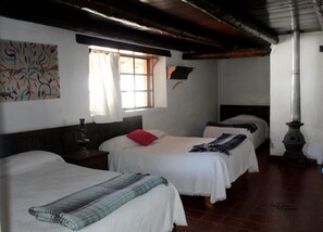 ファミリー 4 人部屋 | デスク、ベッドシーツ、車椅子でアクセスできる設備