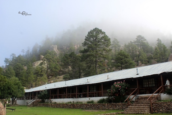 Vista frontal de la propiedad