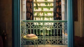 Chambre Double (The Red Room) | Coin séjour